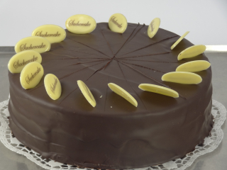 Dort Sacher speciál celý - z pravé 60 % čokolády